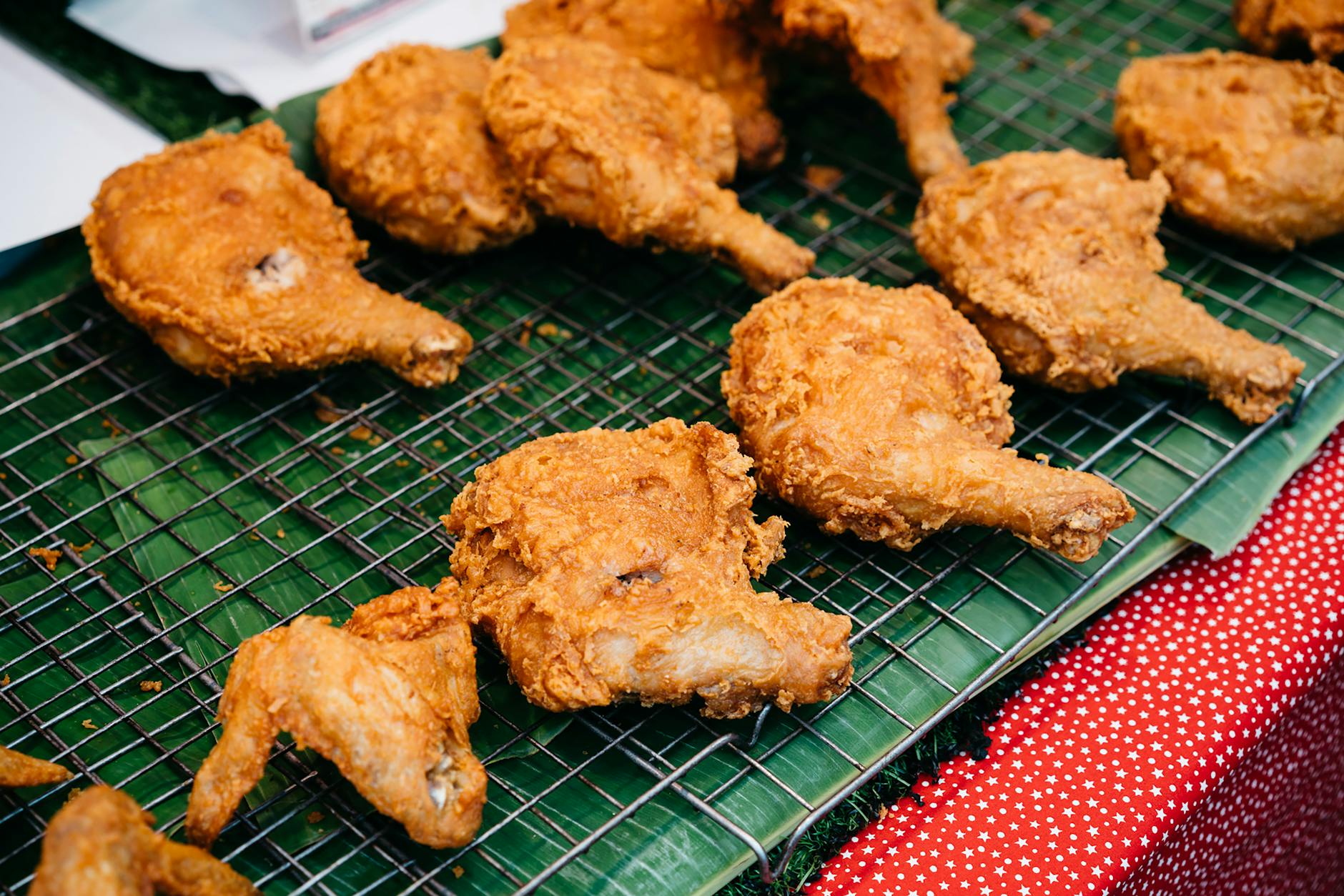 chick a dee thai restaurant in phoenix makes cluckets of fried chicken