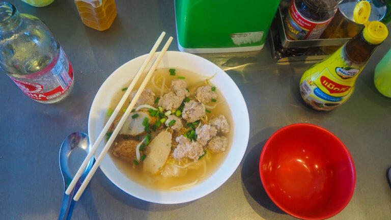 Local Flavours and Friendly Service: Khrua Charoenkrung’s Thai Street Food Magic Local Flavours and Friendly Service: Khrua Charoenkrung's Thai Street Food Magic